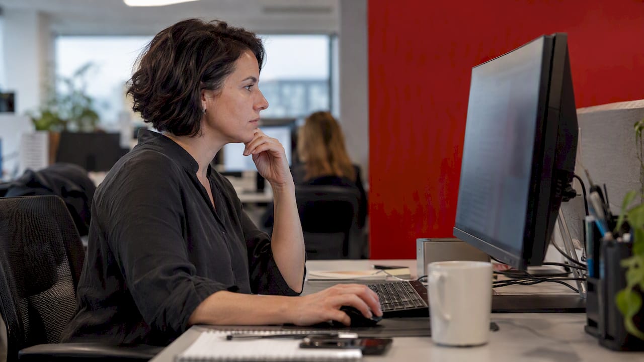 Operator configuring a retail audience campaign